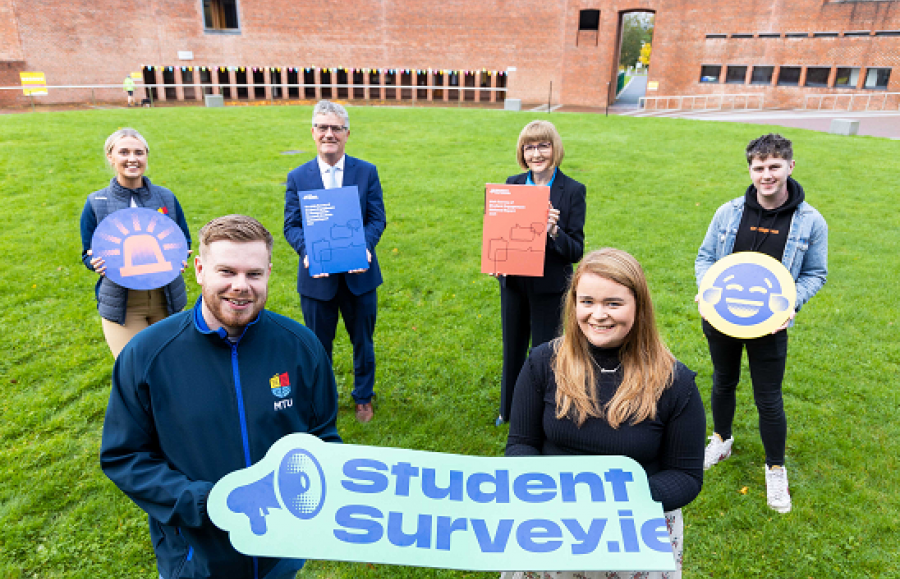 Photograph of SU and staff in MTU promoting the survey